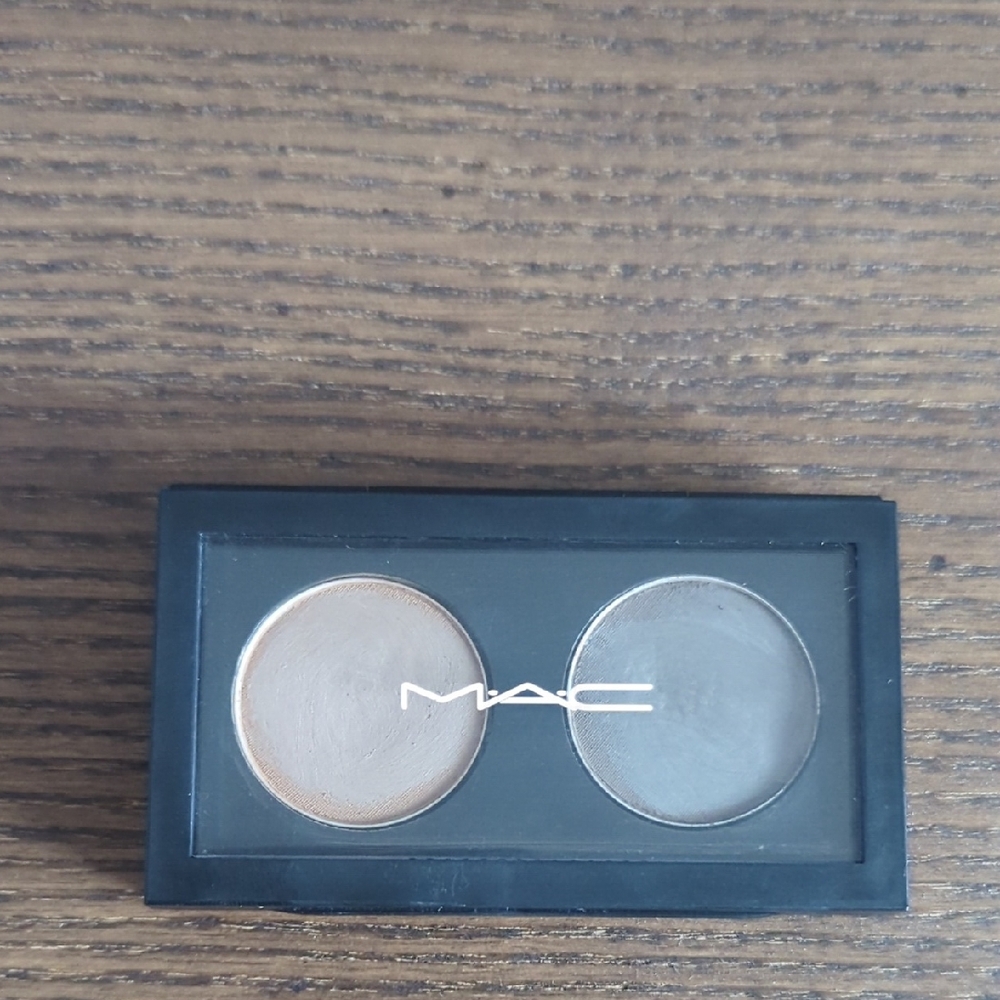 MAC Cosmetics Eyeshadow Duo - Cork And Brun